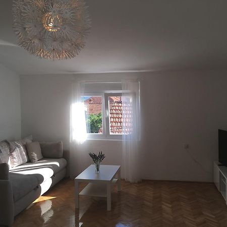 Centre Apartment Божава Екстер'єр фото