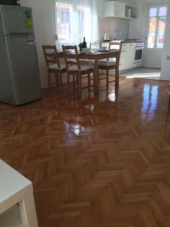 Centre Apartment Божава Екстер'єр фото