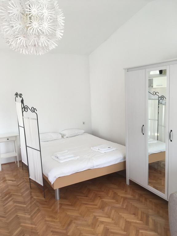 Centre Apartment Божава Екстер'єр фото