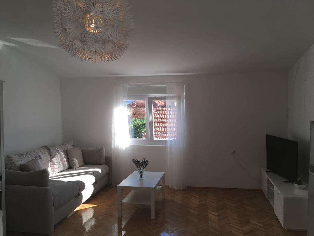 Centre Apartment Божава Екстер'єр фото