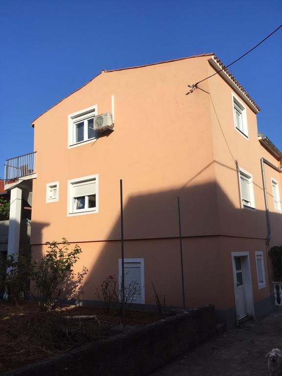 Centre Apartment Божава Екстер'єр фото